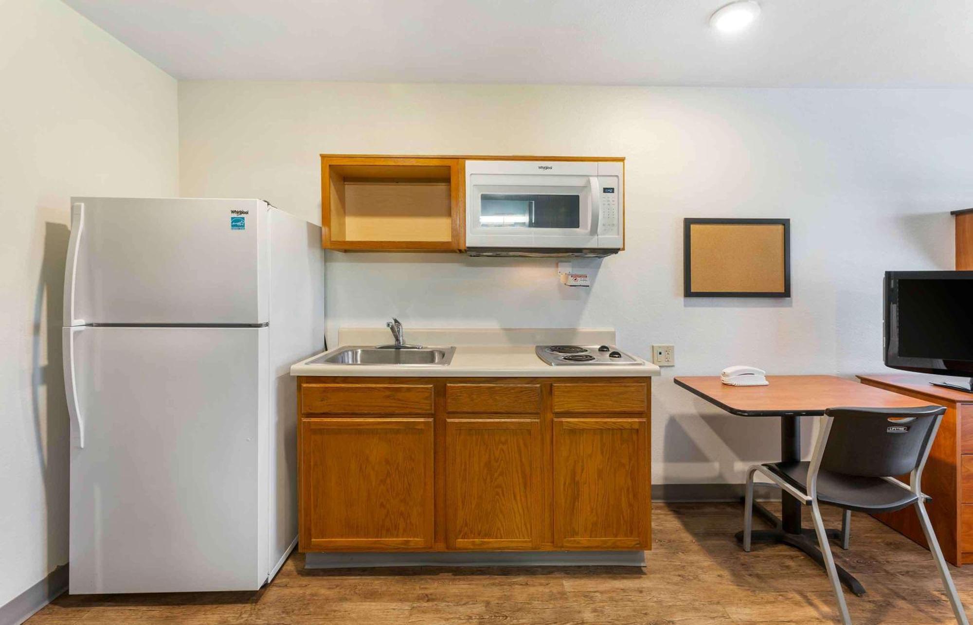 Extended Stay America Select Suites - Akron - South Portage Lakes Exterior photo